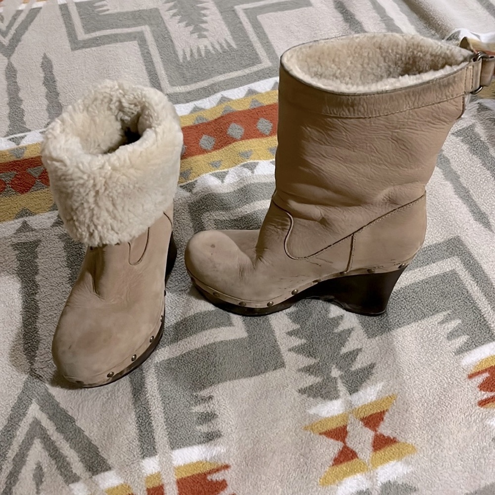 UGG Carnagie Wedge Boots SN 1001317